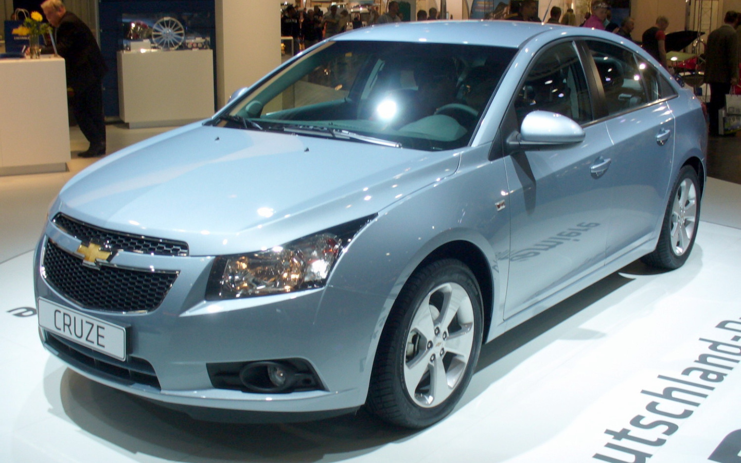 Голубой Chevrolet Cruze