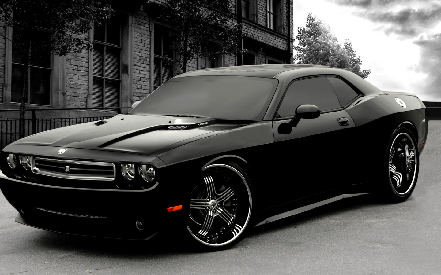 Черный Dodge Challenger
