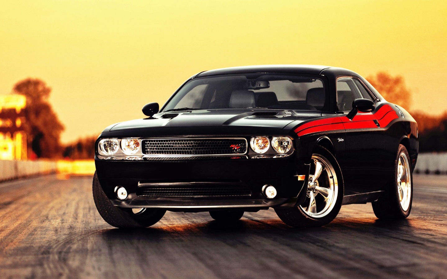 Автомобиль Dodge challenger