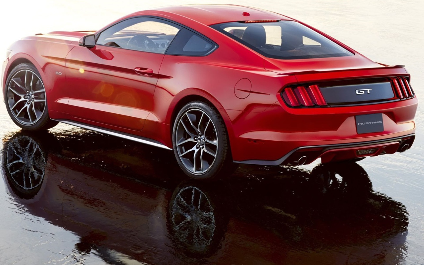 Новый автомобиль Ford Mustang 2014 года