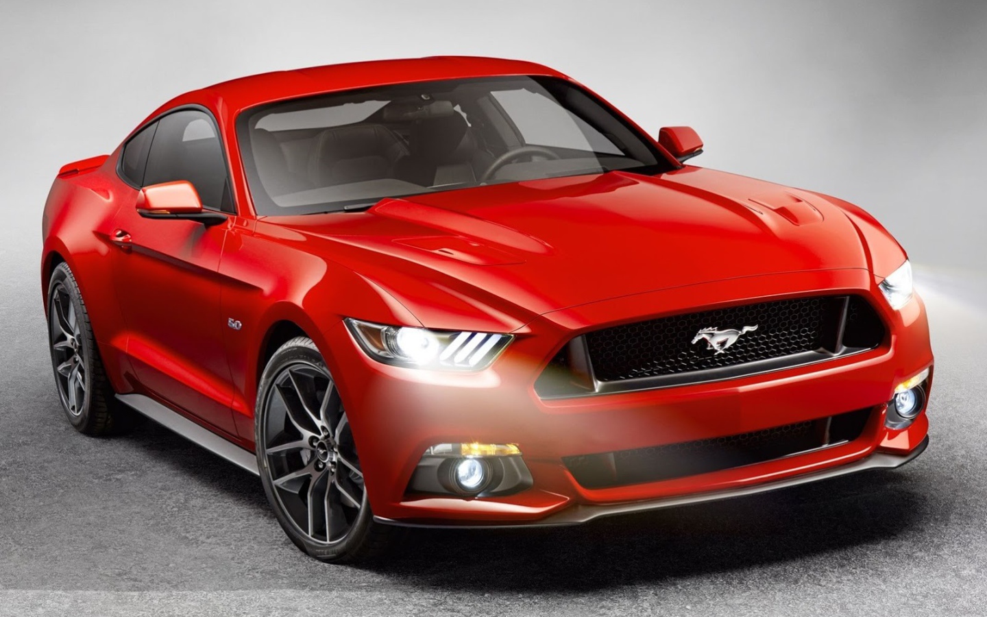 Надежный автомобиль Ford Mustang 2014 года