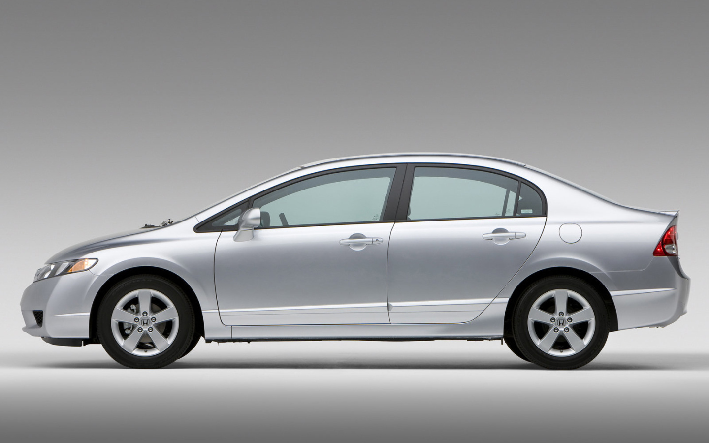 Надежная машина Honda Civic 4D