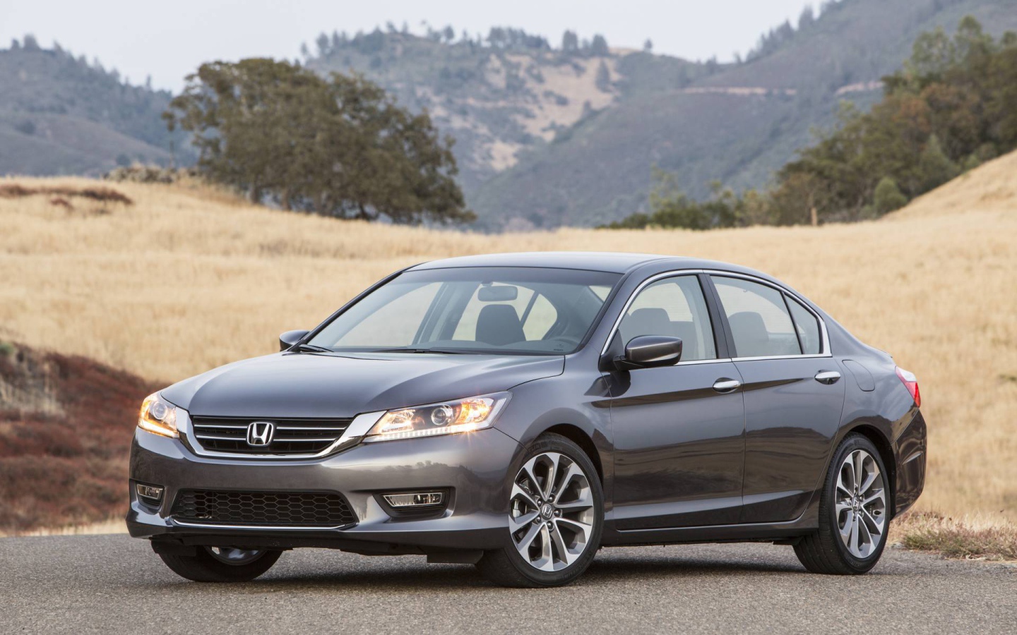 Тест драйв автомобиля Honda Accord 2013