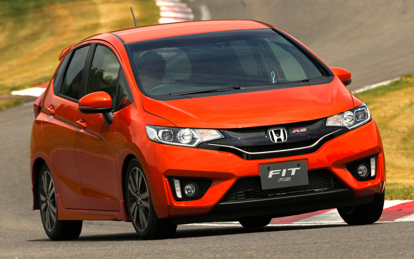 Новая машина Honda Fit 2014