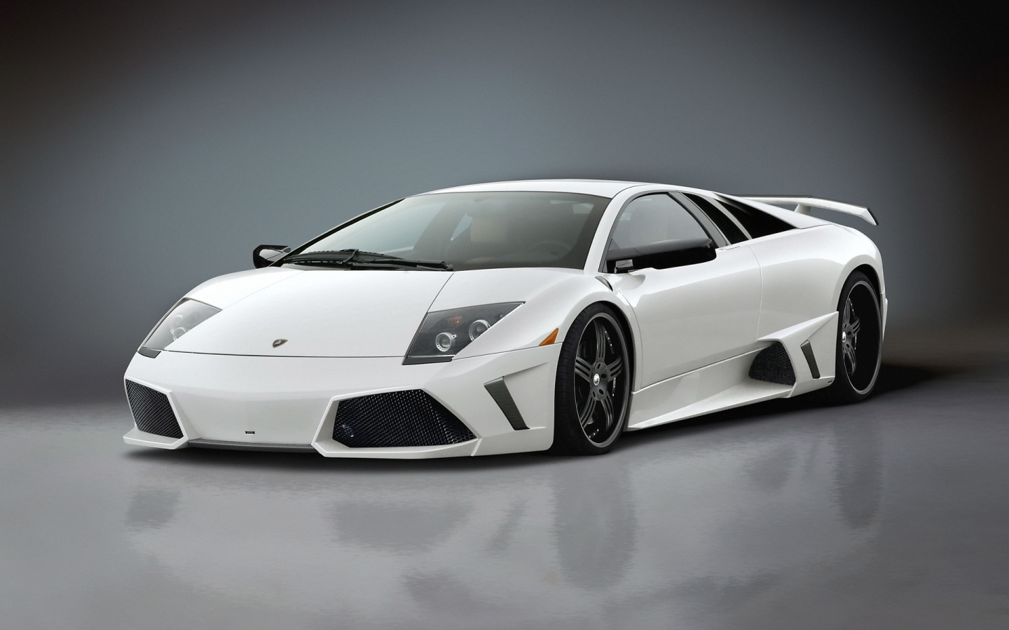 Красивый автомобиль Lamborghini Murcielago