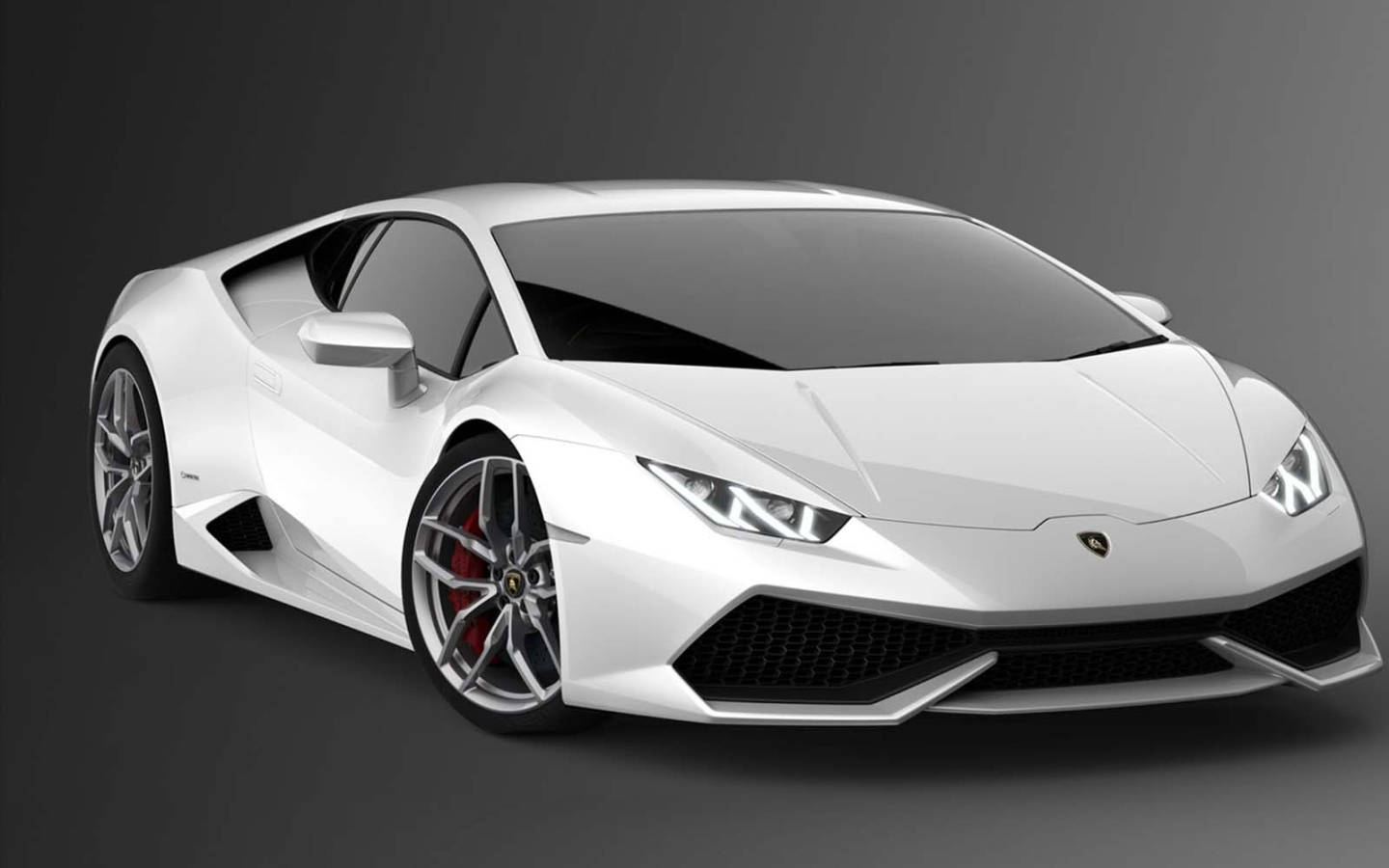 Автомобиль Lamborghini Huracan на дороге