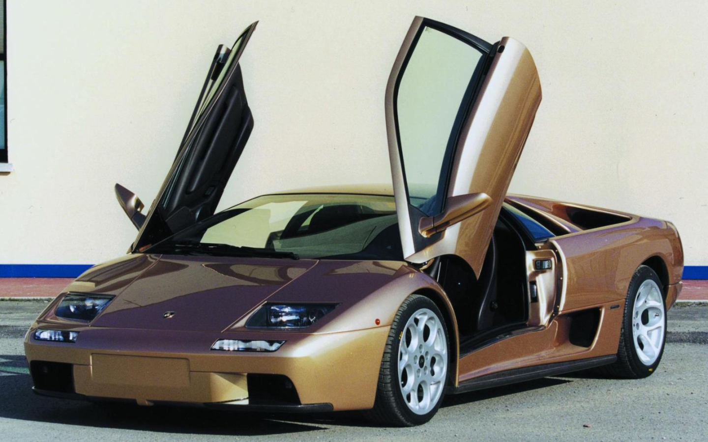 Надежный автомобиль Lamborghini Diablo