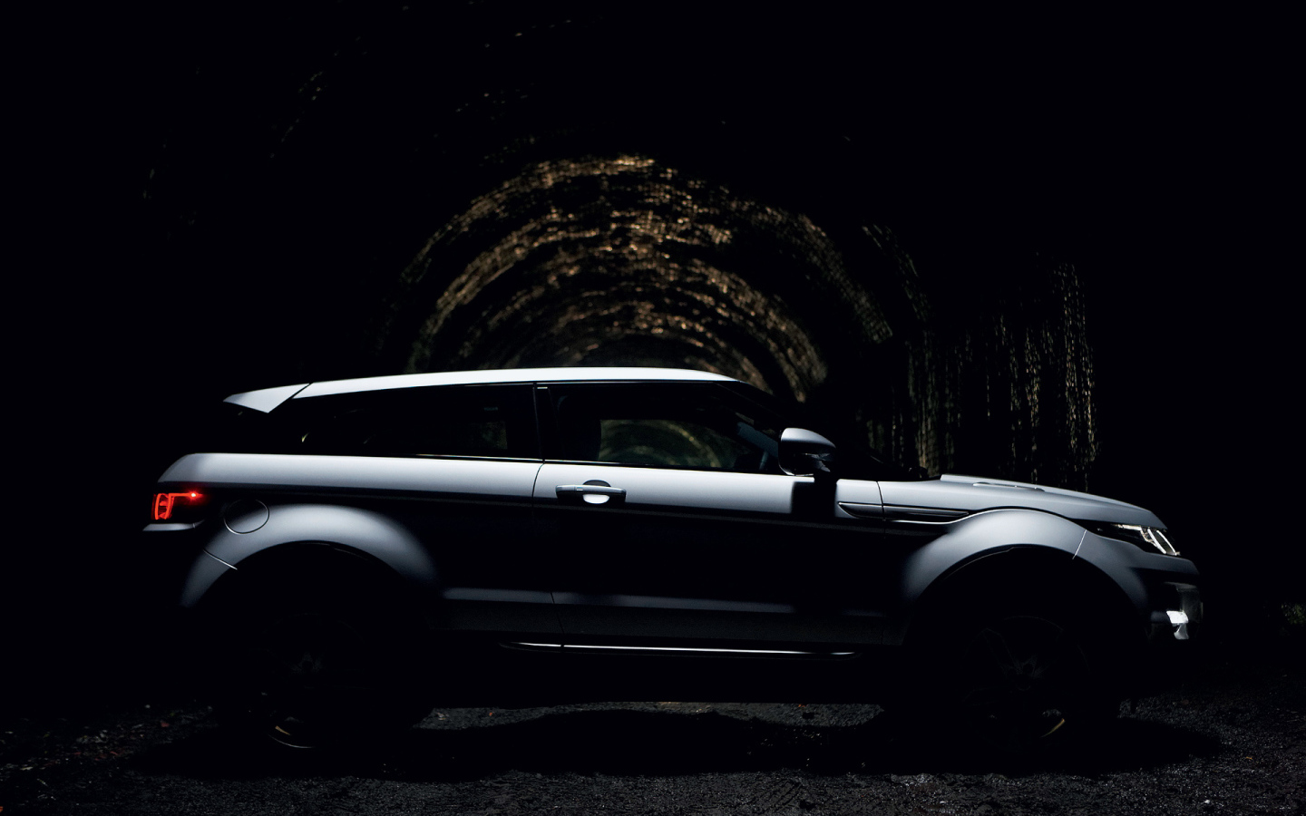 Красивый автомобиль Land Rover A8 в Москве