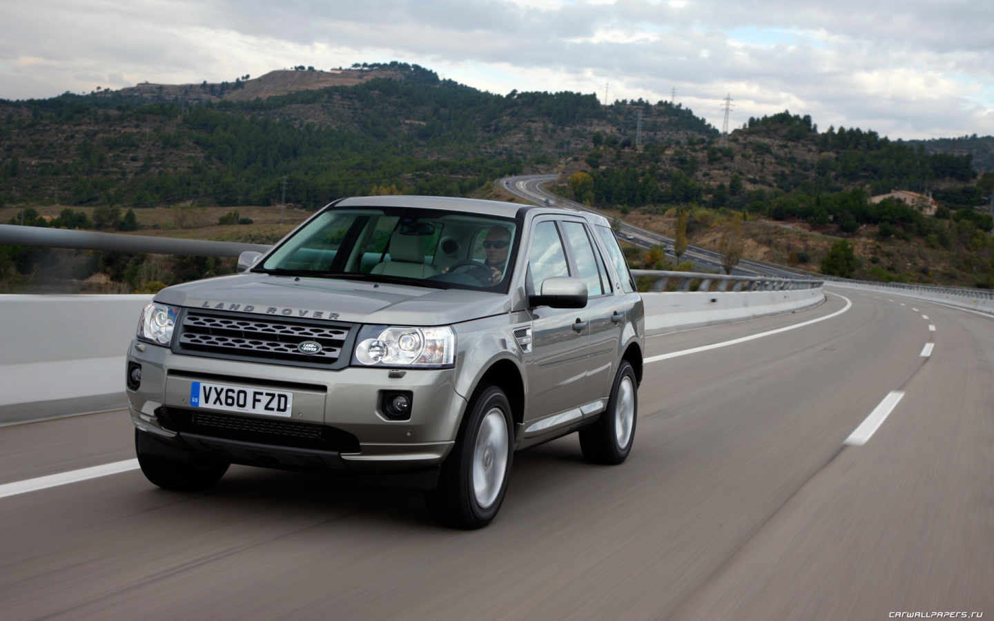 Красивый автомобиль Land Rover Freelander 2 в Москве