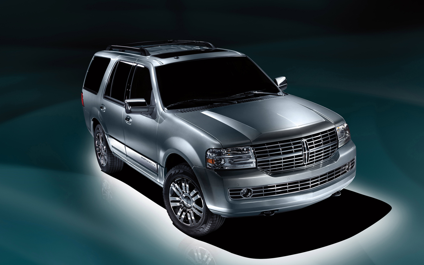 Надежная машина Lincoln Navigator 2014