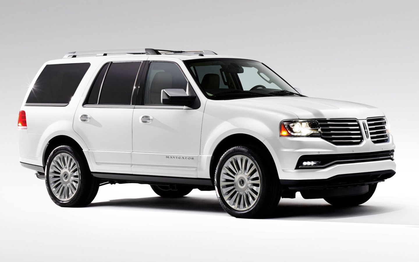 Надежный автомобиль Lincoln Navigator 2015