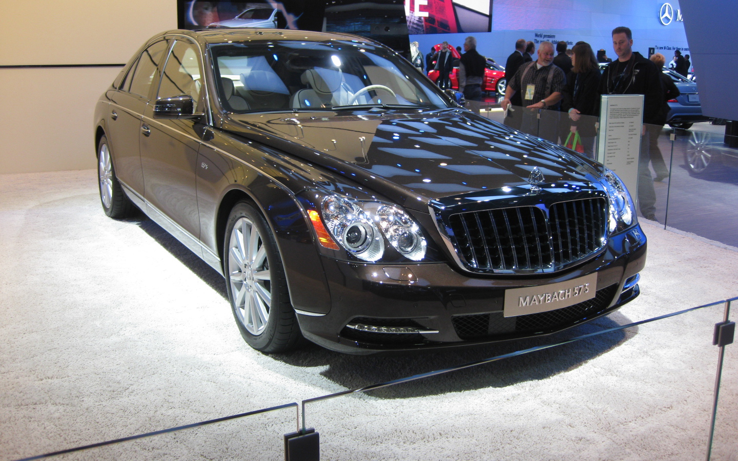 Автомобиль марки Maybach модели 2014