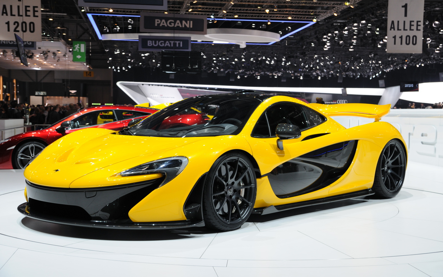 Тест драйв автомобиля McLaren P1 2014