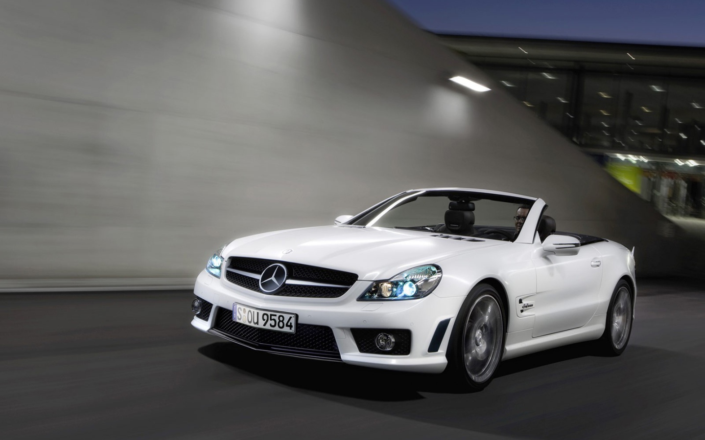 Белый Мерседес кабриолет