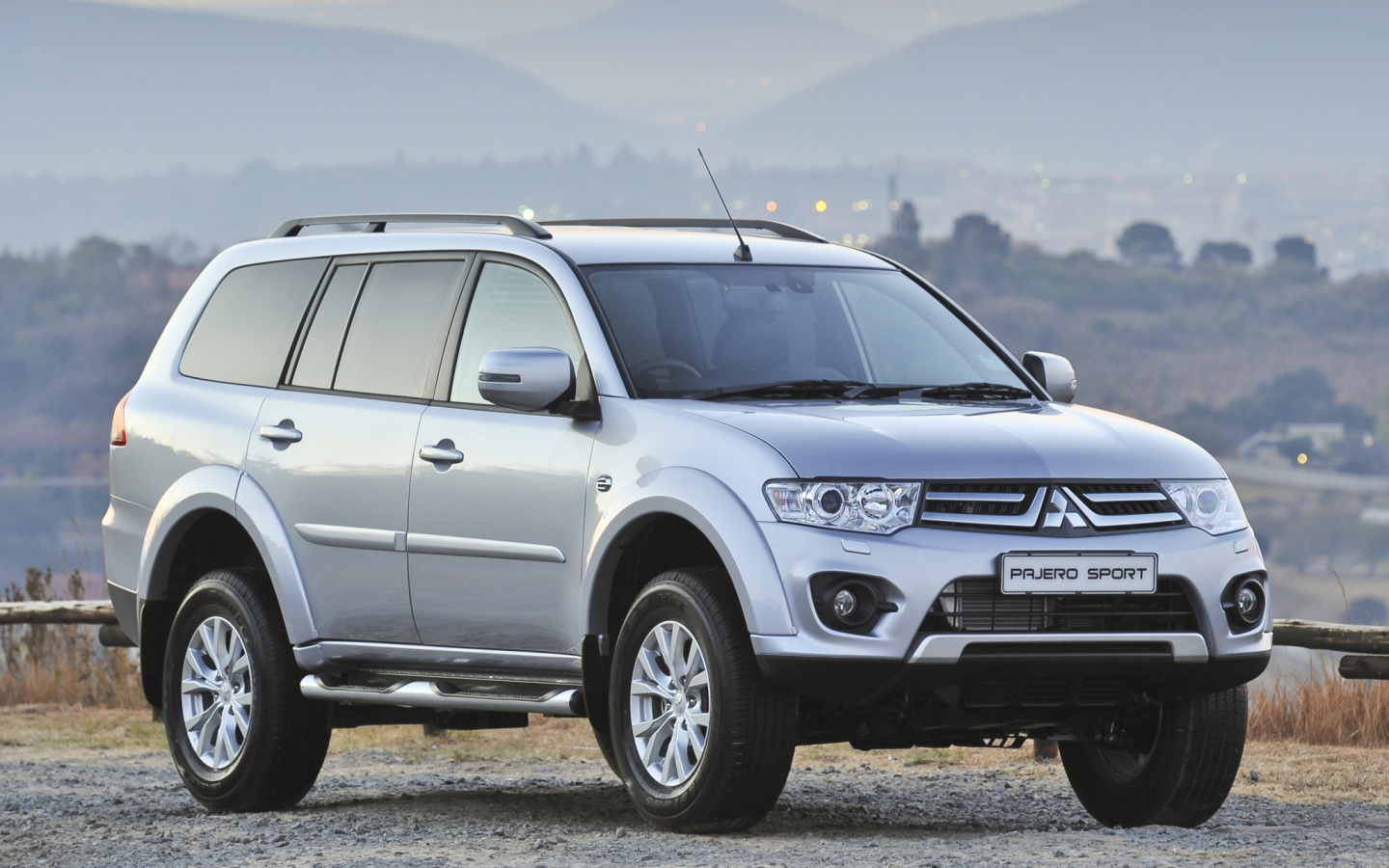 Автомобиль марки Mitsubishi модели Pajero Sport