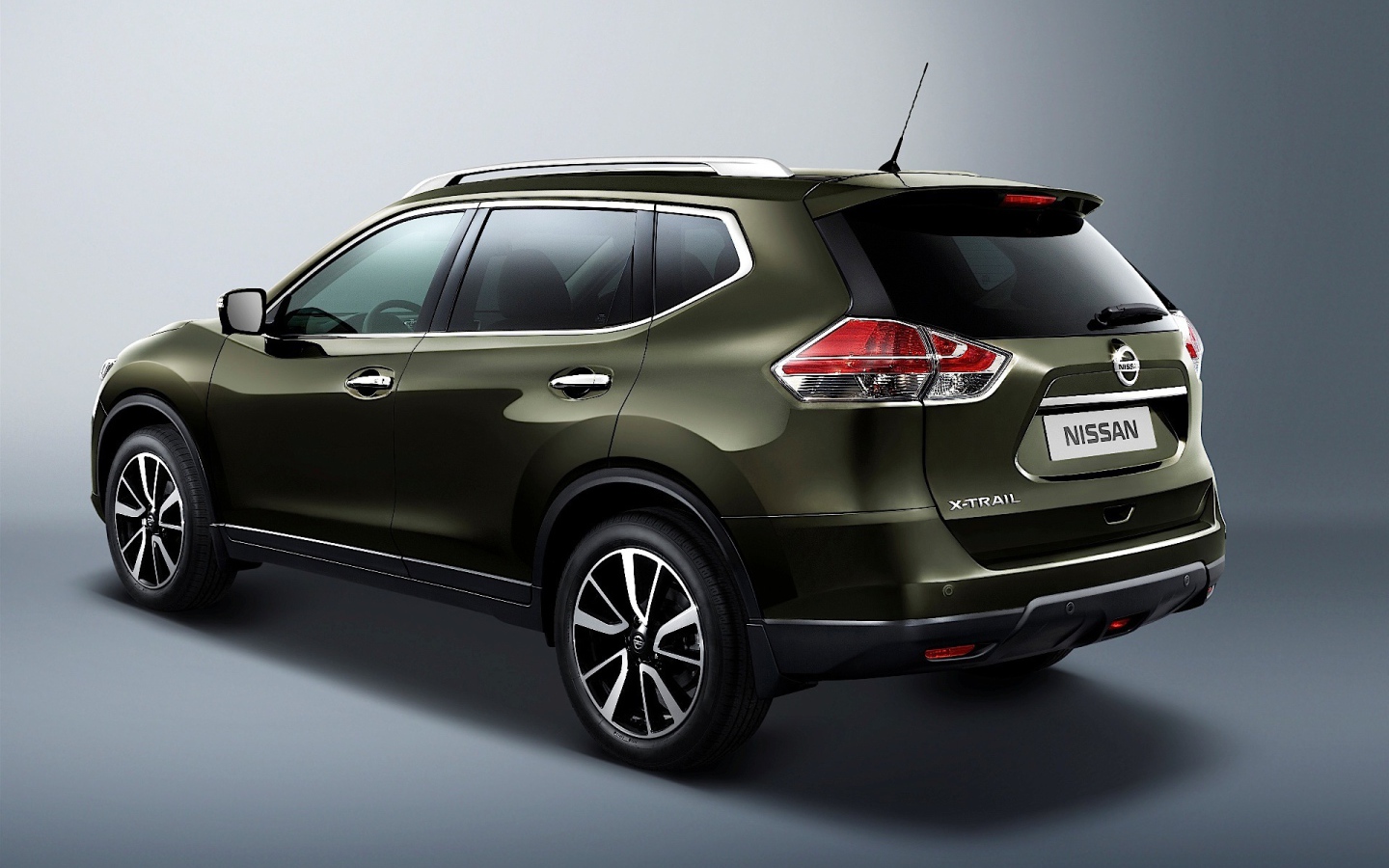 Красивый автомобиль Nissan X-Trail