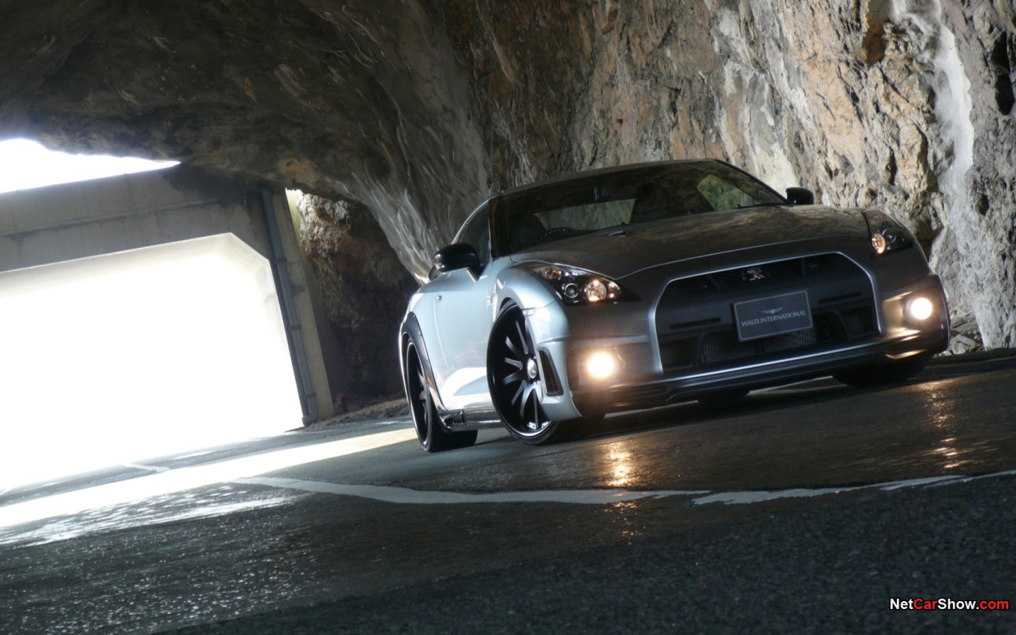 Ниссан в пещере