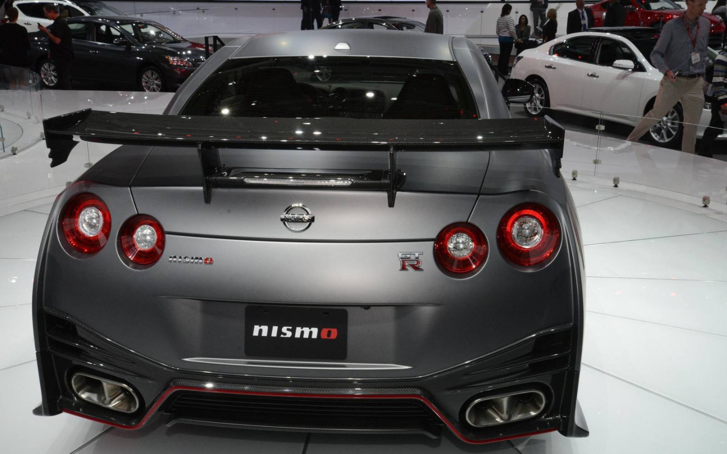 Надежный автомобиль Nissan GT-R Nismo 2014