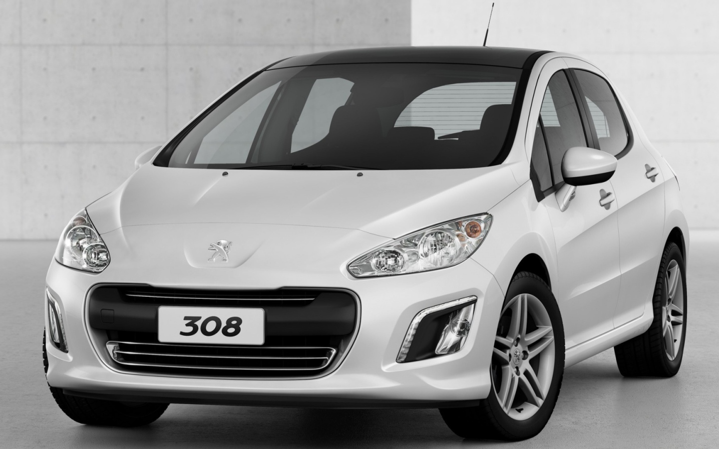 Белый Peugeot 308