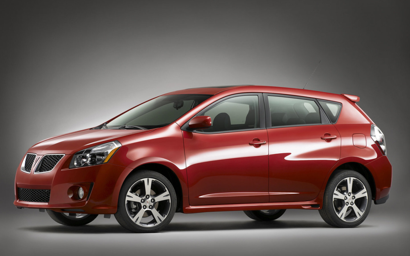 Автомобиль марки Pontiac модели Vibe