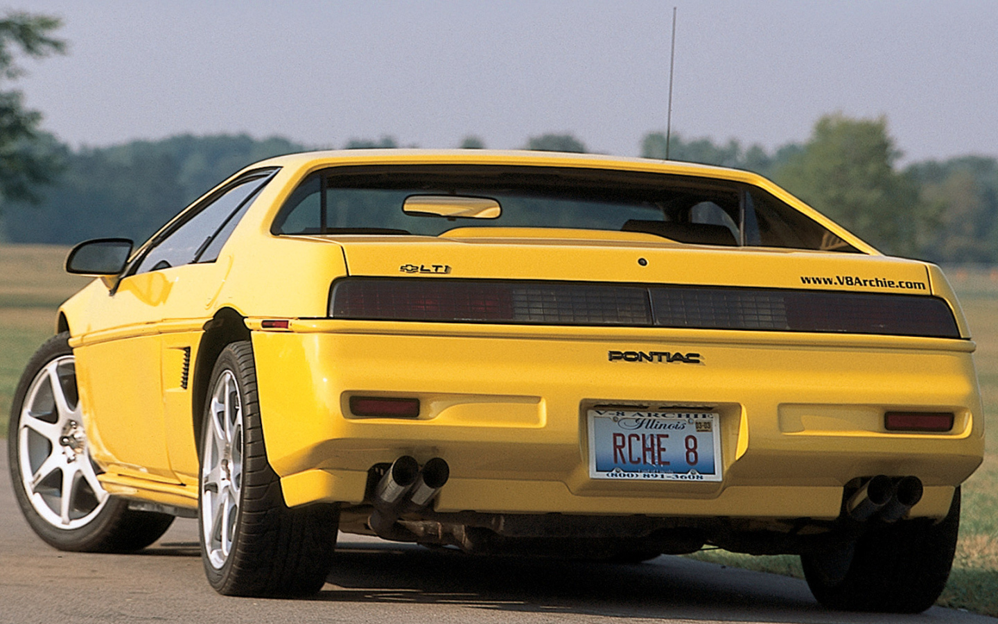 Дизайн автомобиля Pontiac Fiero