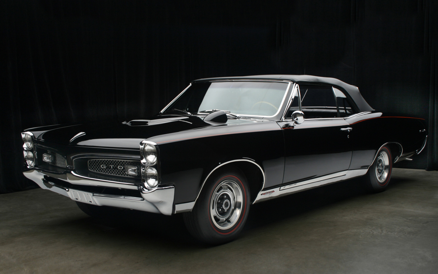 Новая машина Pontiac GTO