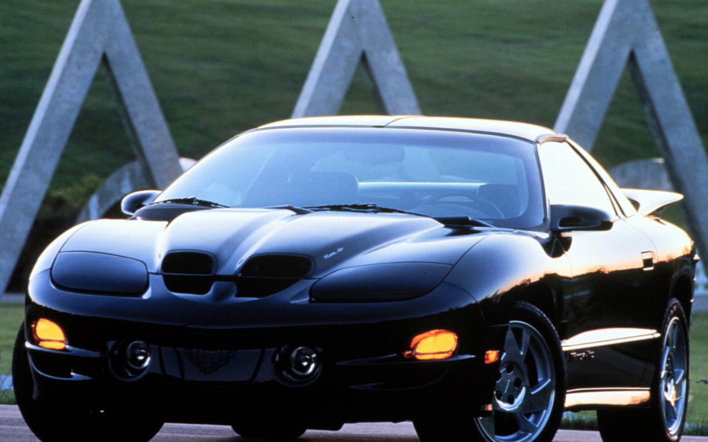 Надежная машина Pontiac Firebird