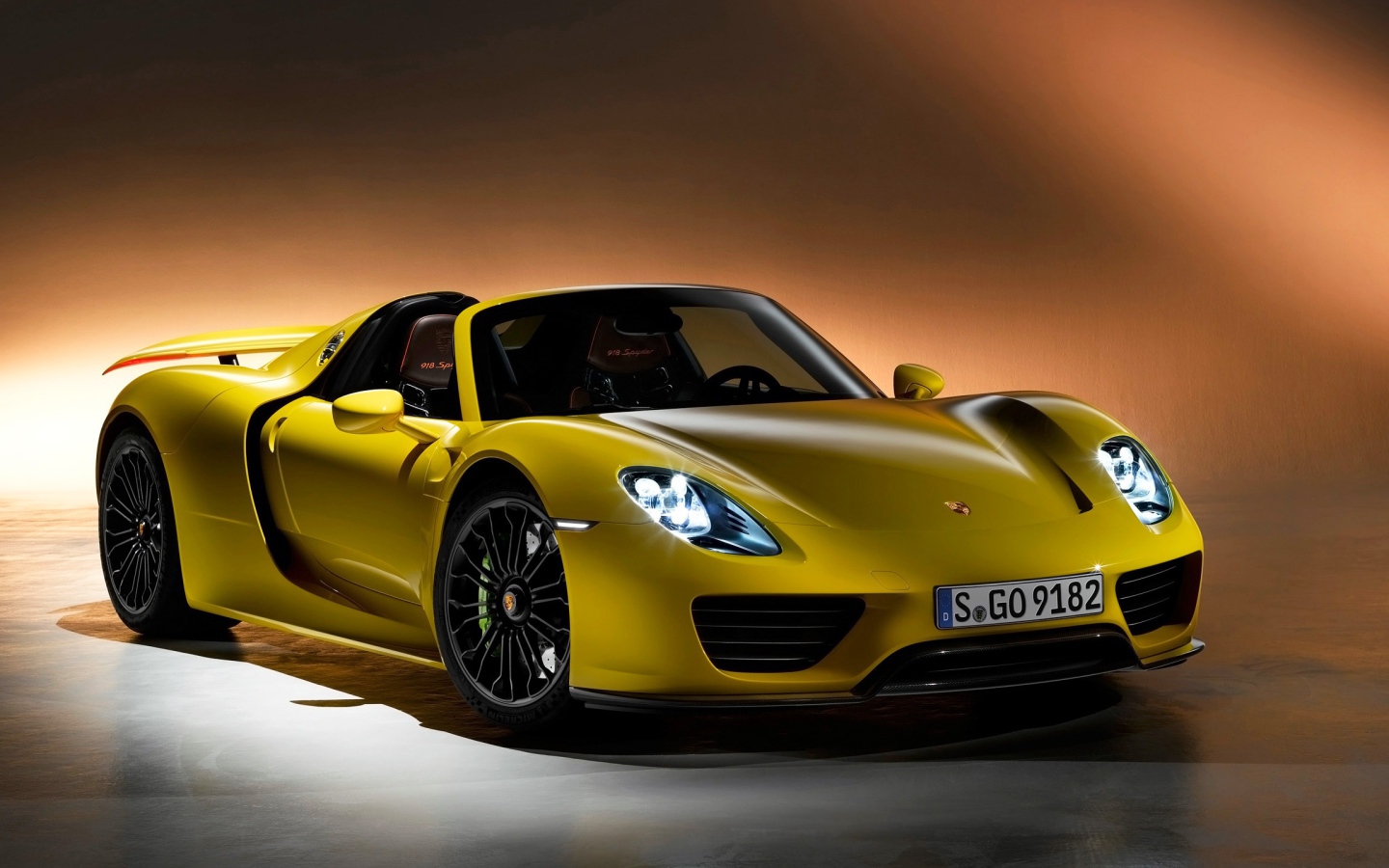 Автомобиль Porsche 918 Spyder