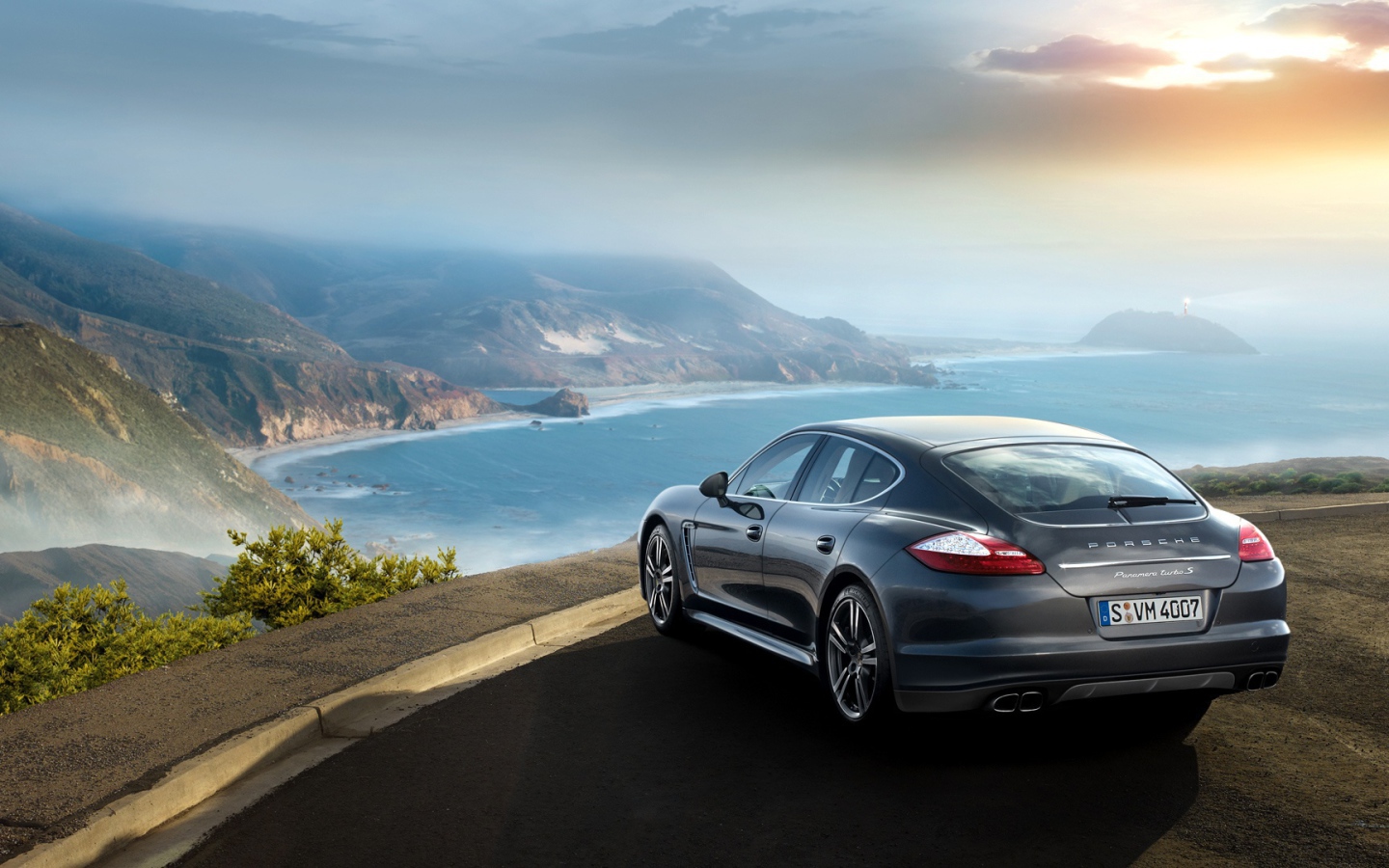 Автомобиль Porsche panamera turbo