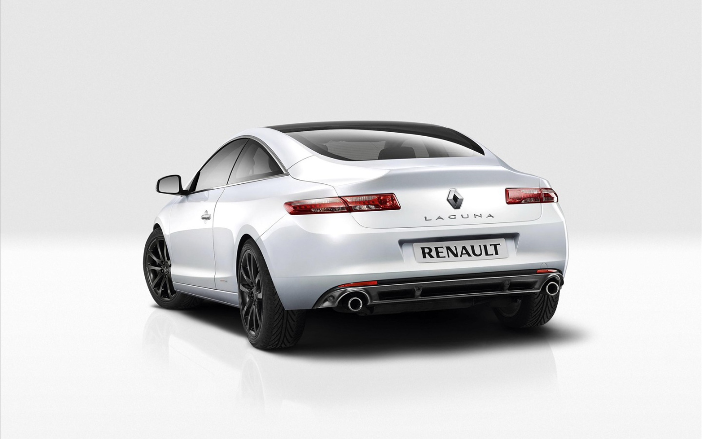 Красивый автомобиль Renault Laguna