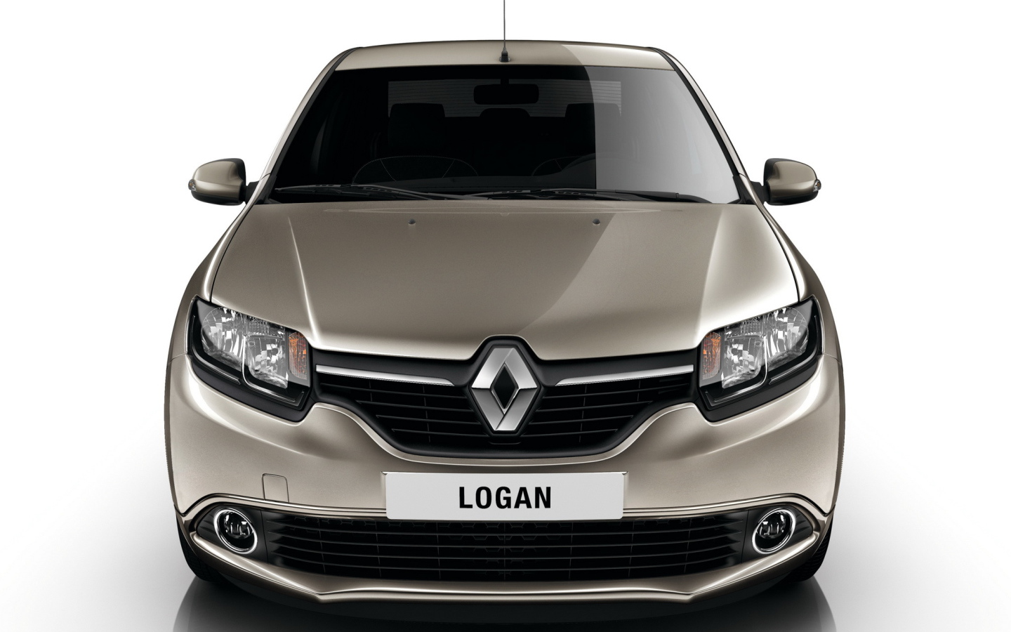Красивый автомобиль Renault Logan в Москве