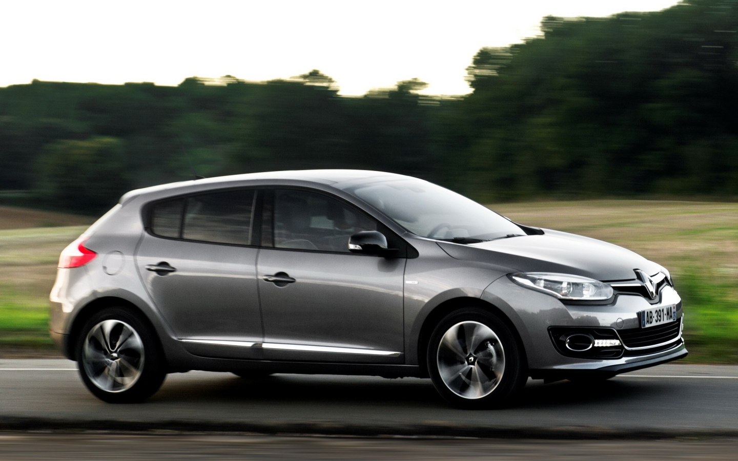 Красивый автомобиль Renault Megane 2014  в Москве