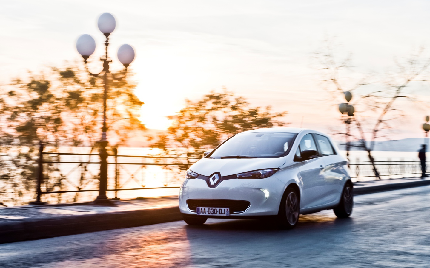 Надежная машина Renault Next Two 2014