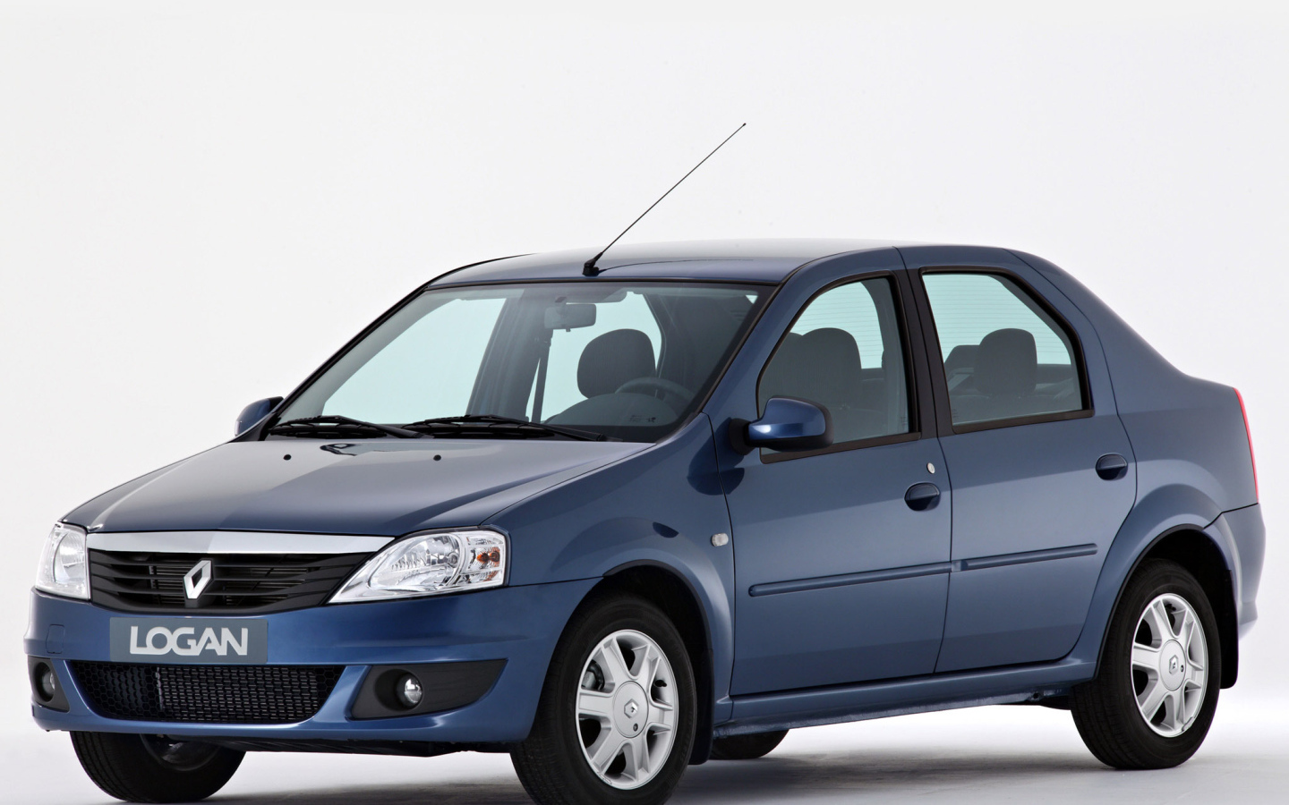 Тест драйв автомобиля Renault Logan