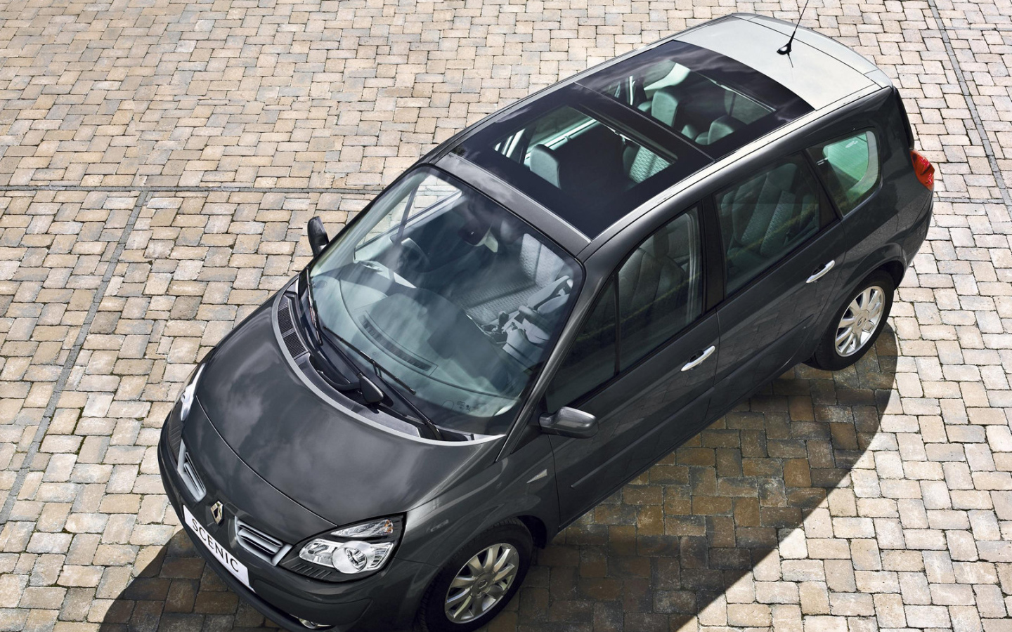 Надежная машина Renault Scenic