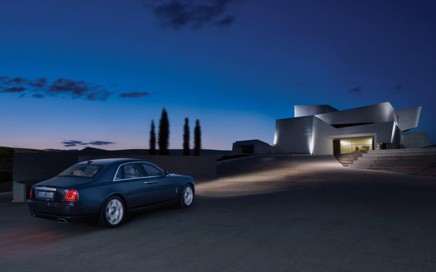  Новый автомобиль Rolls Royce Ghost