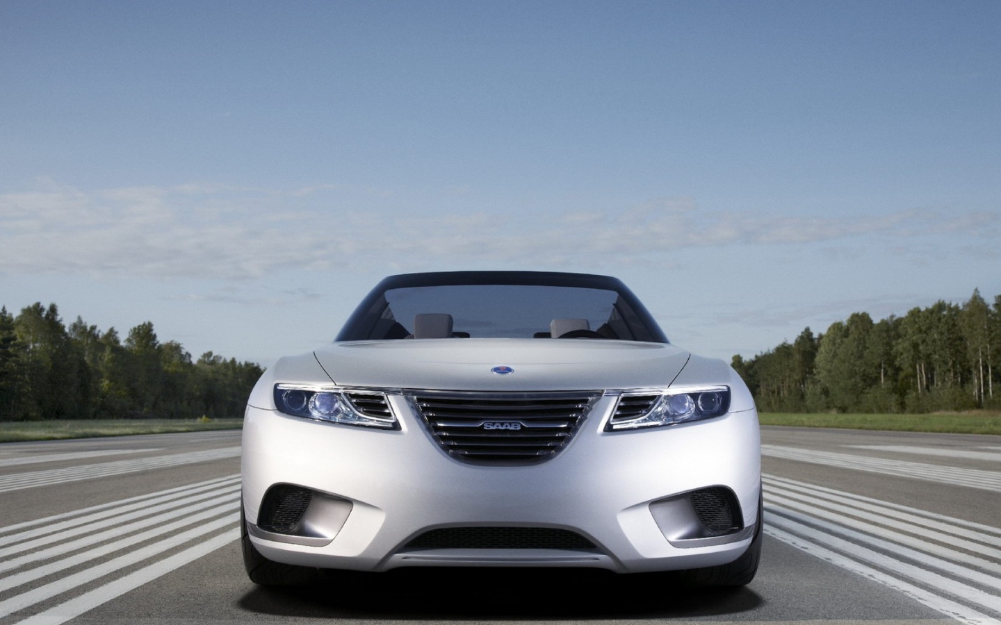 Красивый автомобиль Saab 9-5