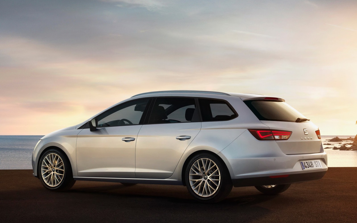 Надежный автомобиль Seat Leon Cupra 2014