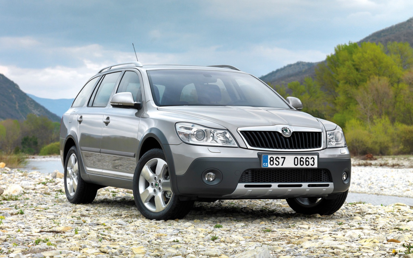 Надежная машина Skoda Octavia Scout 2014