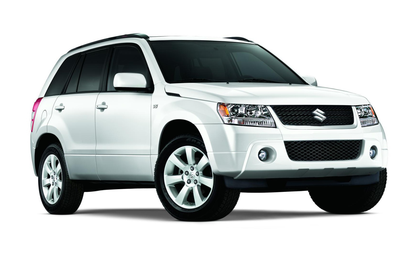  Красивый автомобиль Suzuki Grand Vitara 2014