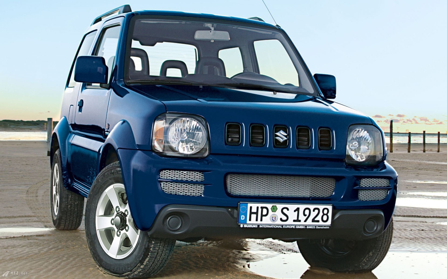 Красивый автомобиль Suzuki Jimny