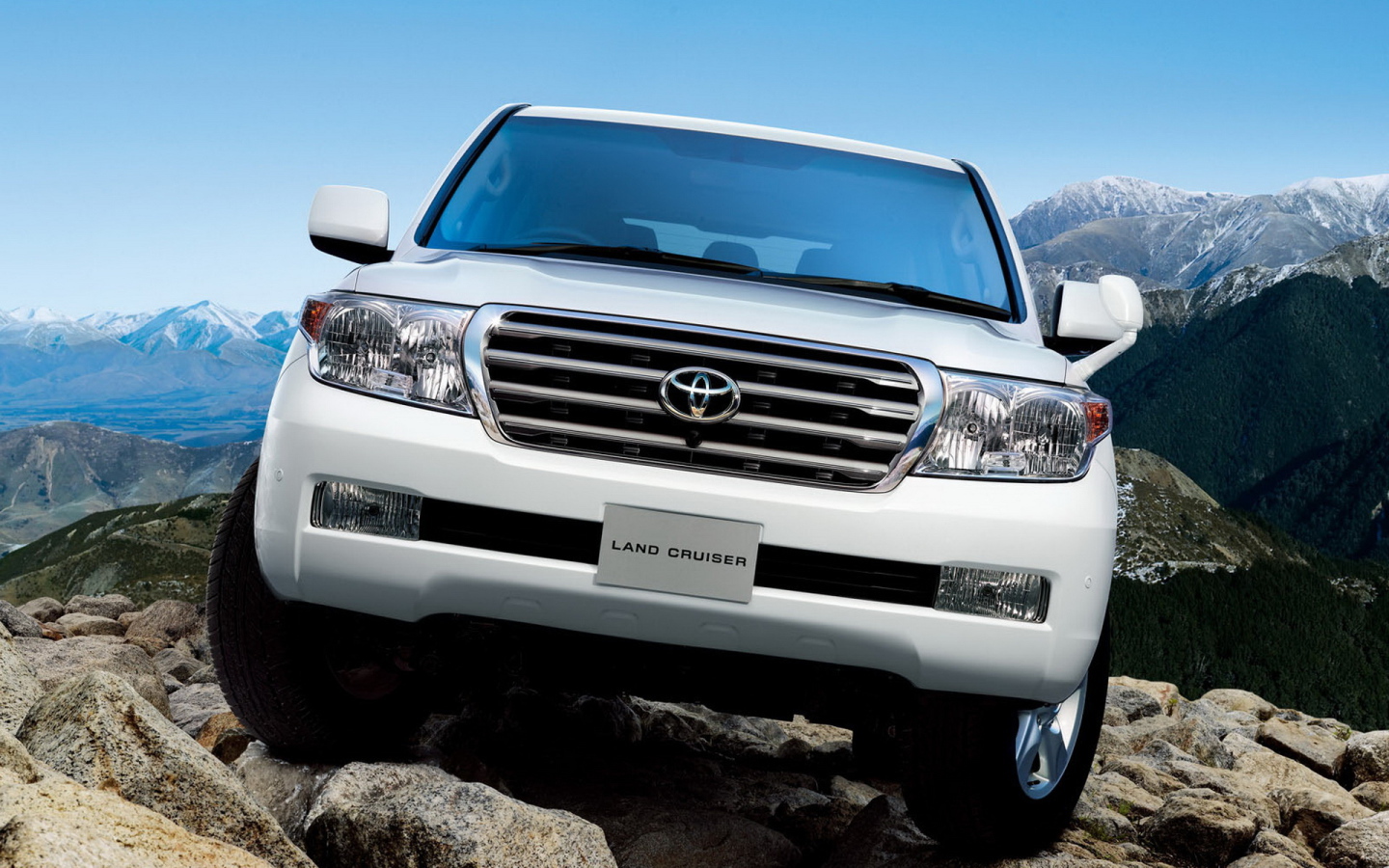 Новый автомобиль Toyota Land Cruiser 200