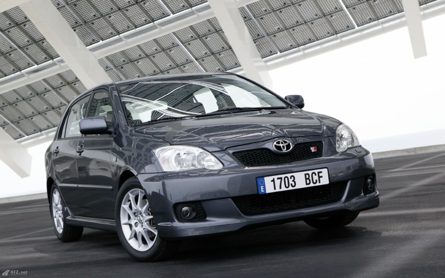 Надежная машина Toyota Corolla