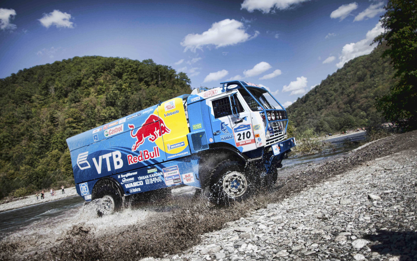 Камаз на трассе Париж-Дакар