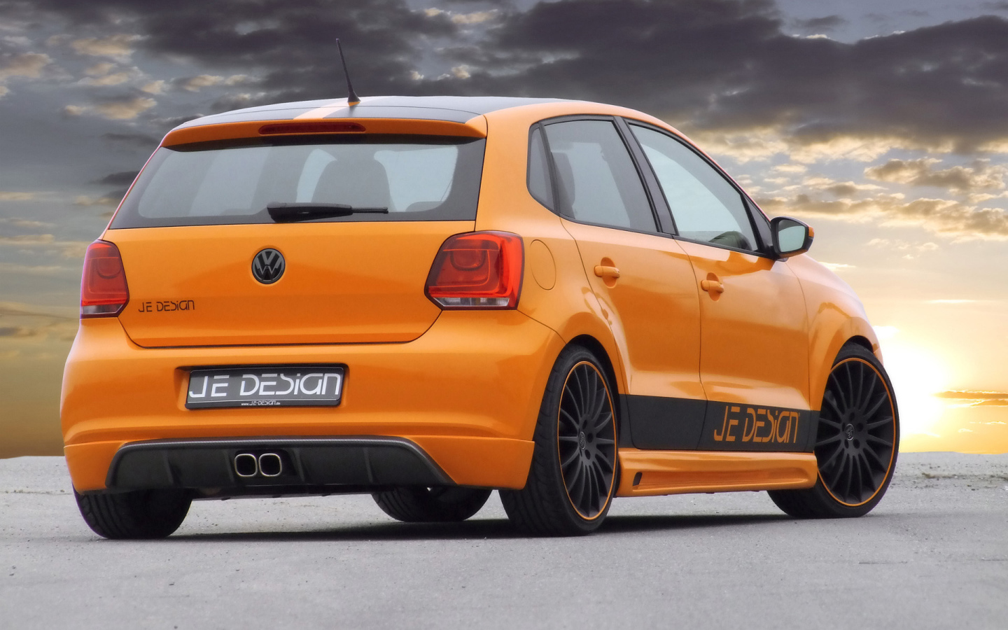 Красивый автомобиль Volkswagen Polo