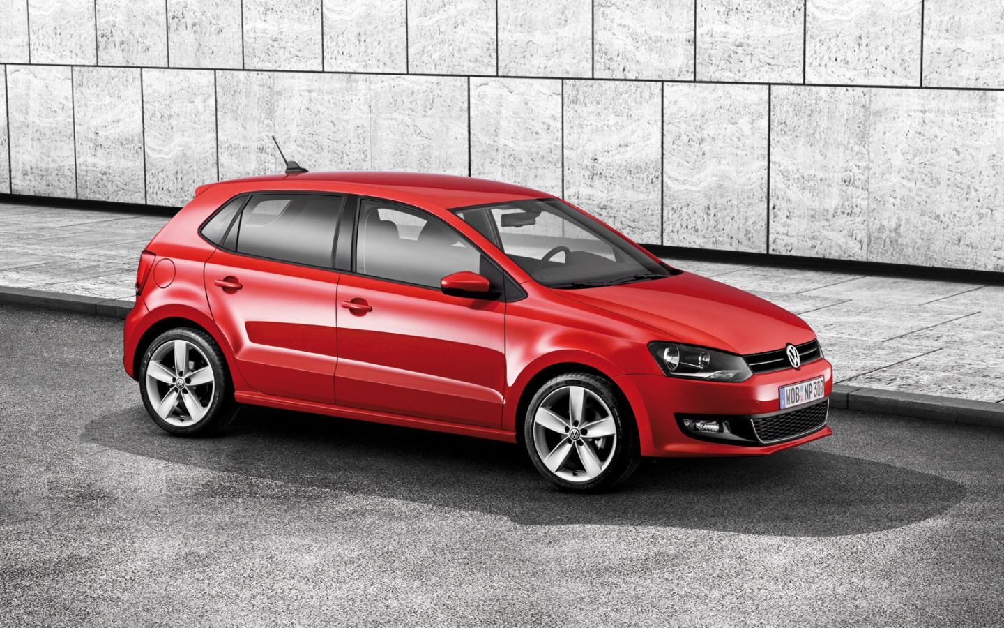 Красивый автомобиль Volkswagen Polo в Москве