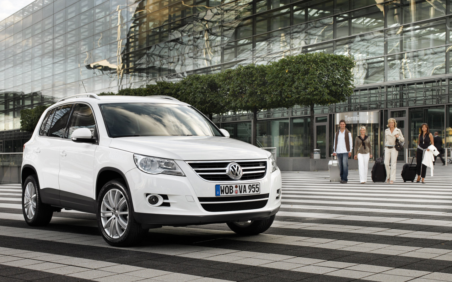 Красивый автомобиль Volkswagen Tiguan в Москве