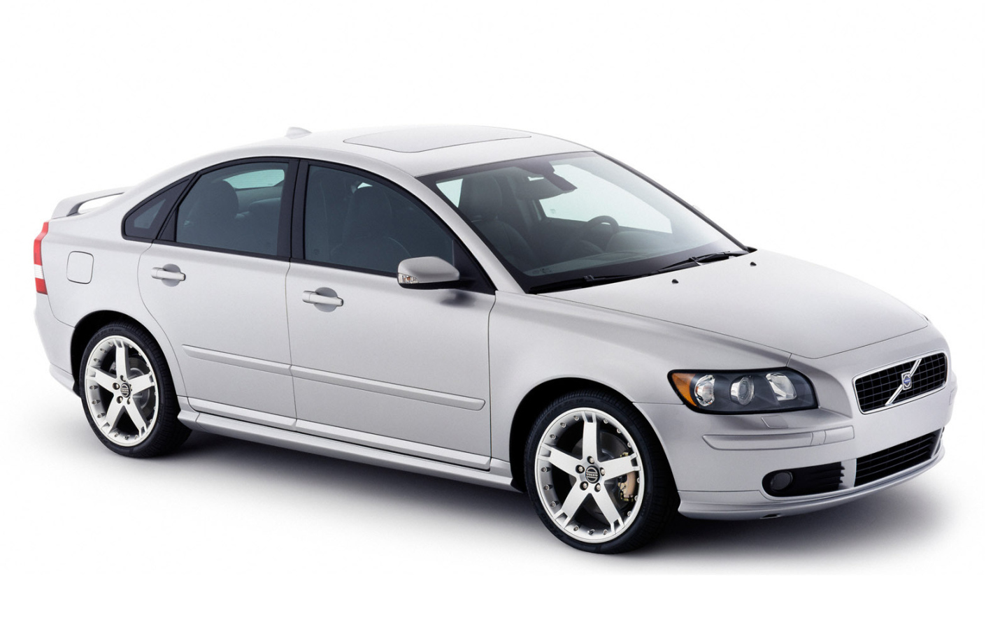 Новая машина Volvo s40