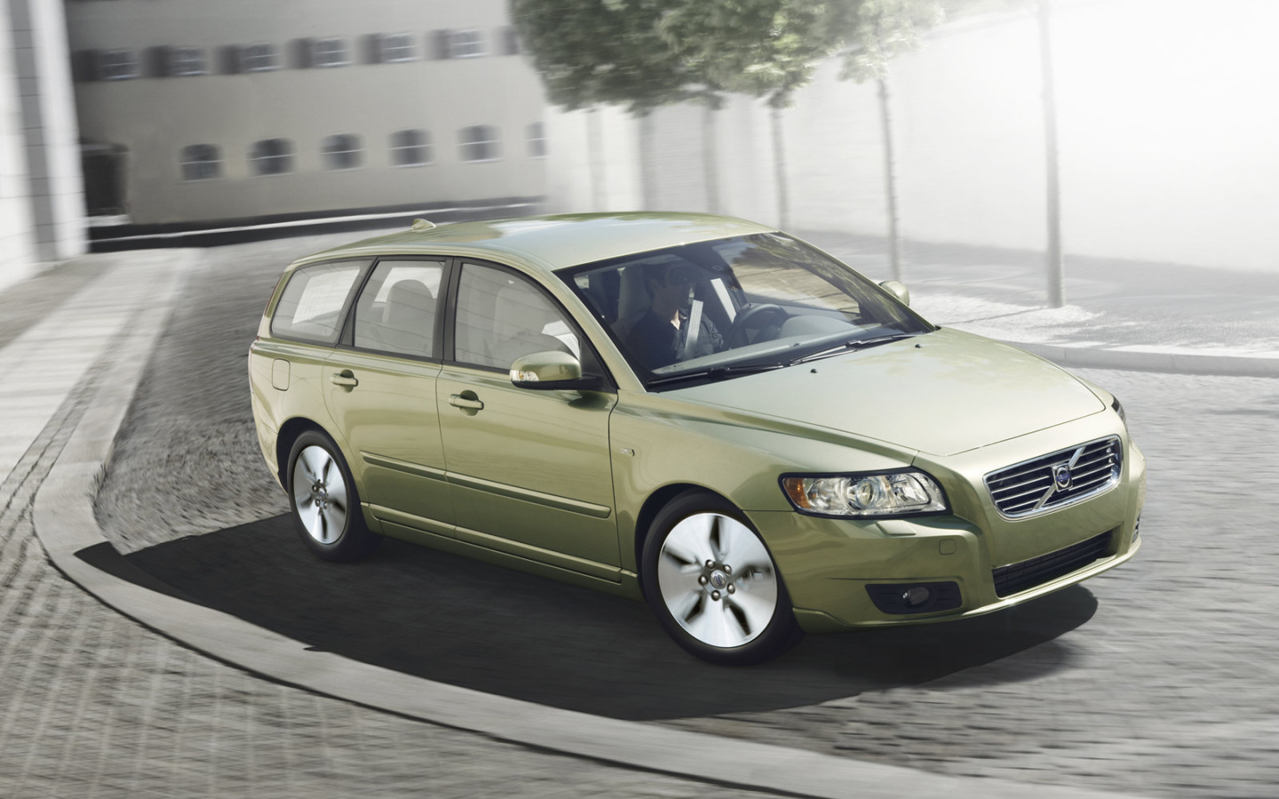 Новая машина Volvo v50