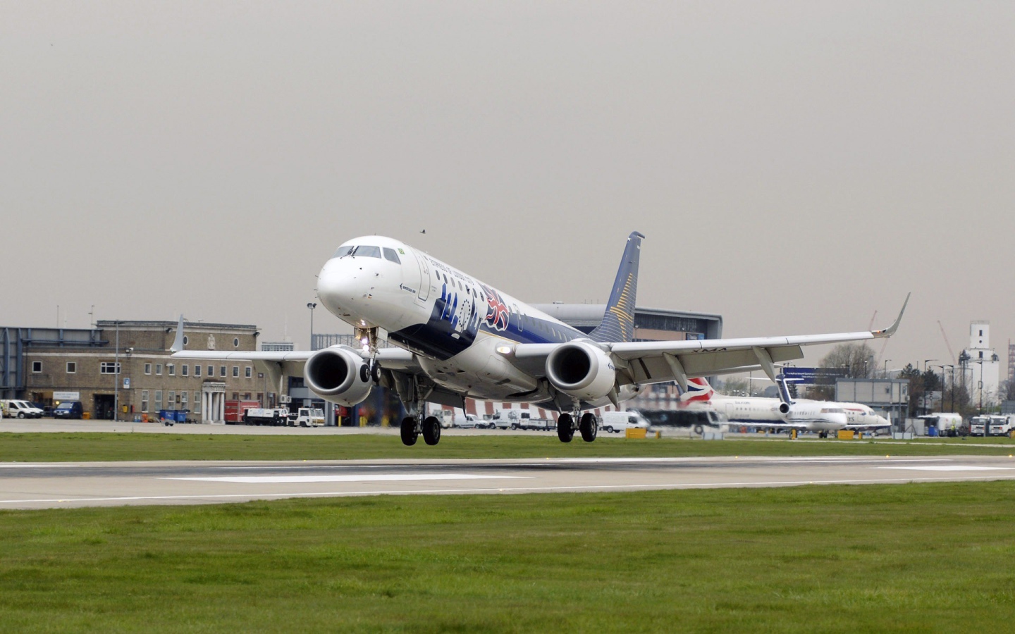 Самолет оторвался от земли